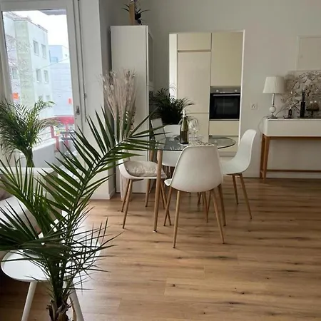 Stylish 1-bedroom Close To Exhibition Square