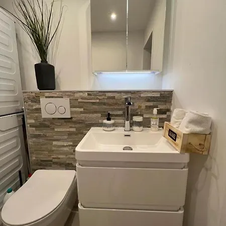 Appartamento Stylish 1-bedroom Close To Exhibition Square Basilea
